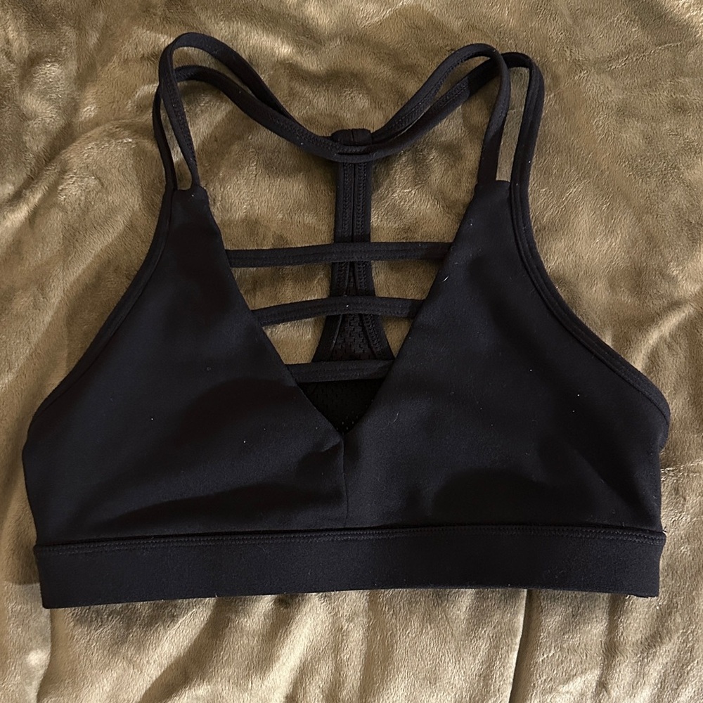 Elegant Black Strappy Sports Bra